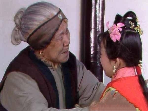 银子@《红楼梦》刘姥姥2次到贾府打秋风共得多少银两?可能有近千两