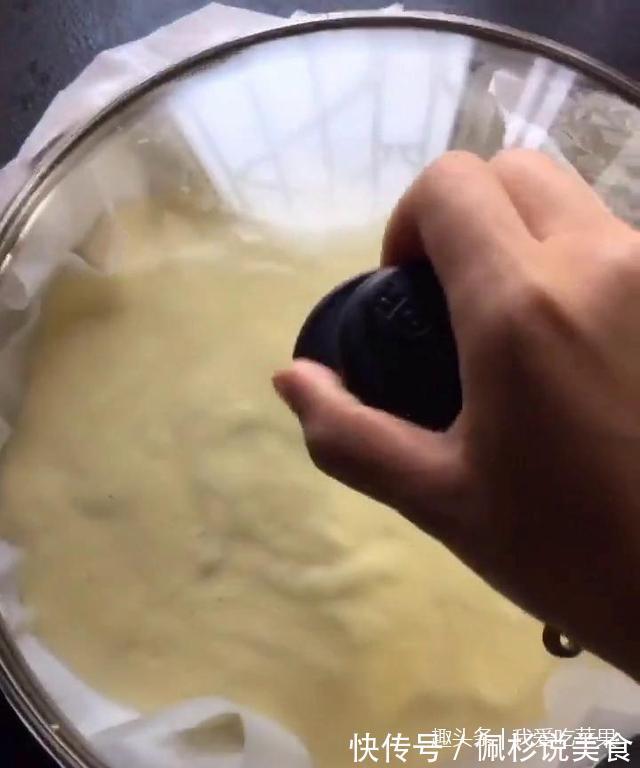 家庭版的自制蛋糕出锅了,邻居孩子吃了三块都不够