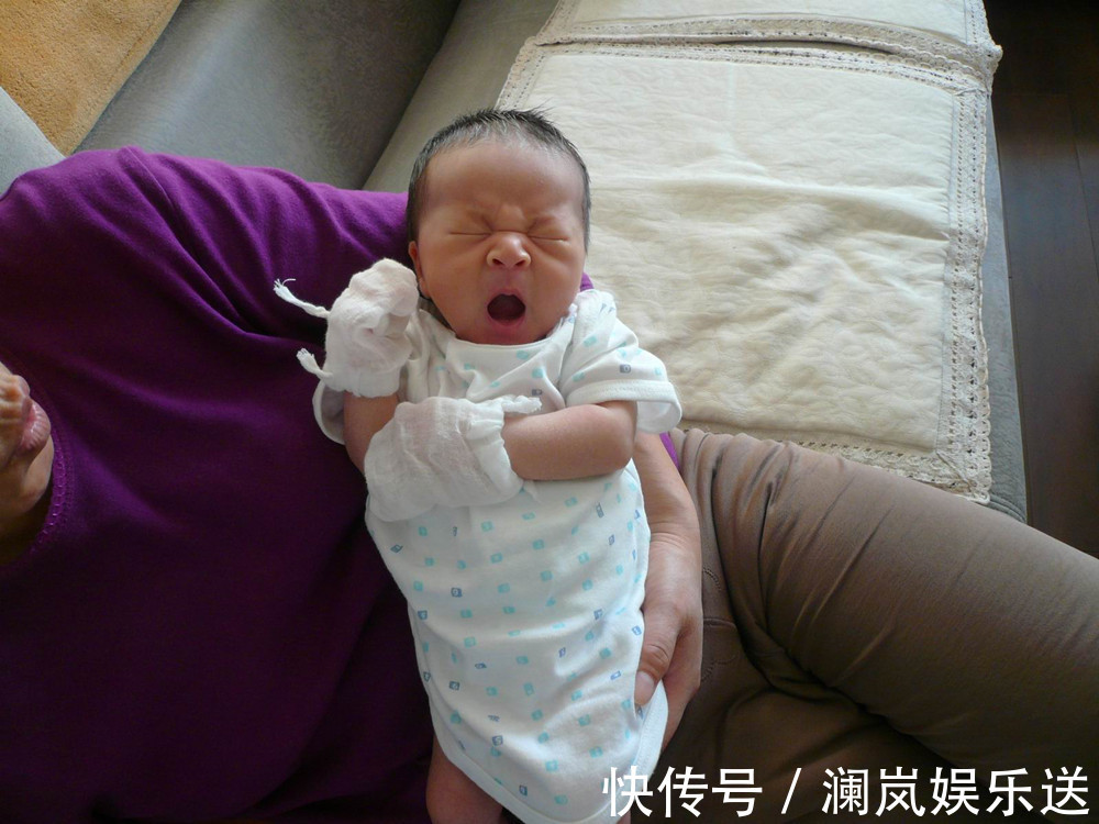 婆婆|坐月子谁照顾宝妈合适,婆婆还是亲妈两位老人的选择很“讨巧”