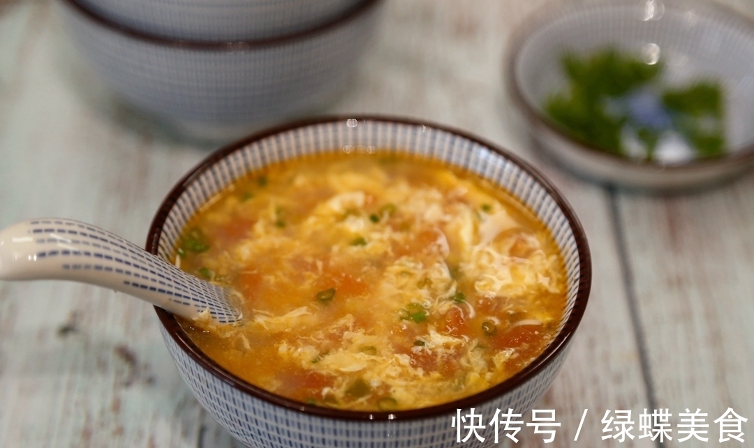 小葱|如何打造一碗完美的西红柿鸡蛋汤？30年私家小厨分享3个秘诀！