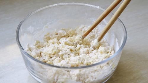 做疙瘩汤用水和面就错了,换成它,疙瘩又小又匀还劲道,吃不够