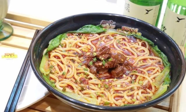 家里常吃的炸酱面，怎么做才好吃呢关键在这一步