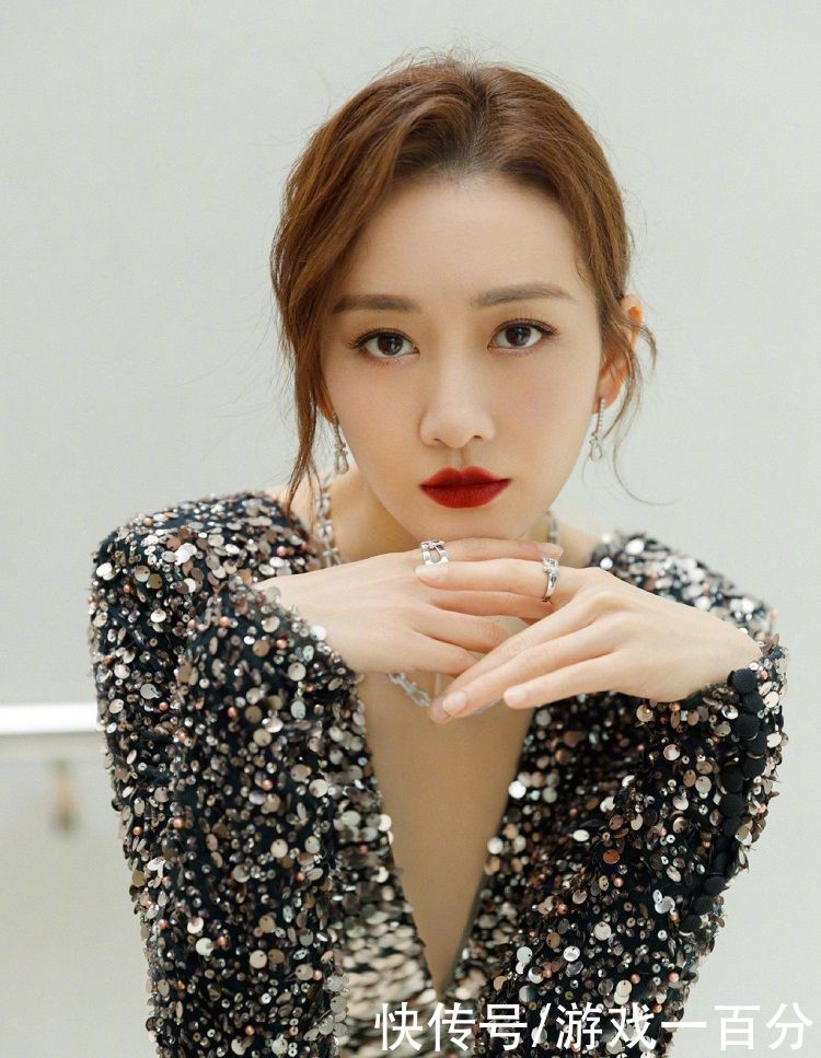 王鸥回应缺席《明侦6》录制，与金晨同样是轧戏，差别也太大了