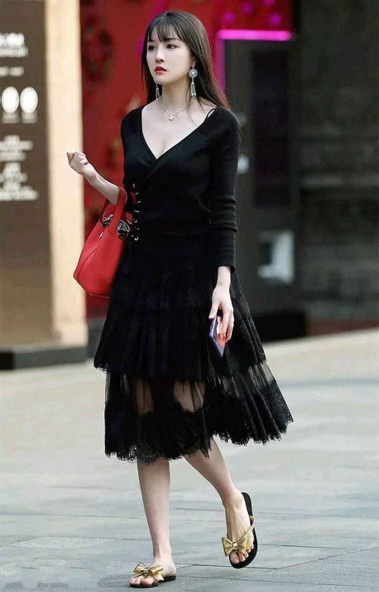 动人|温文儒雅的小姐姐,唯美的穿搭很动人,令人赏心悦目