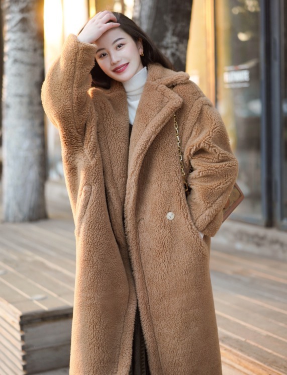 长筒靴|女神博主的穿搭指南,泰迪熊大衣+半身裙高级优雅,气场全开!