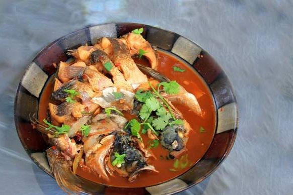 炖鱼去腥，别只会用料酒啤酒，多加一勺它，肉嫩无腥味，香飘满屋