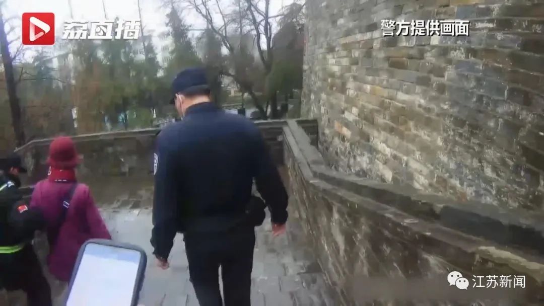 情绪低落的乘客要去最近的高山，的哥心生警惕！接下来……