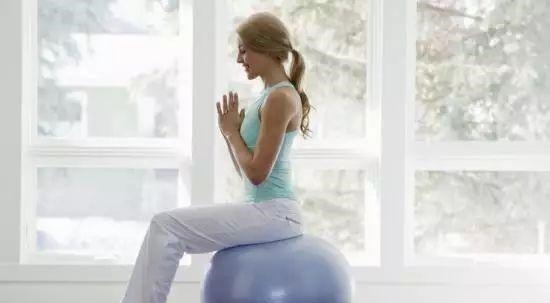 胎盘|怀孕四个月还不显怀 不一定是营养不良, 可能是这4个原因造成!