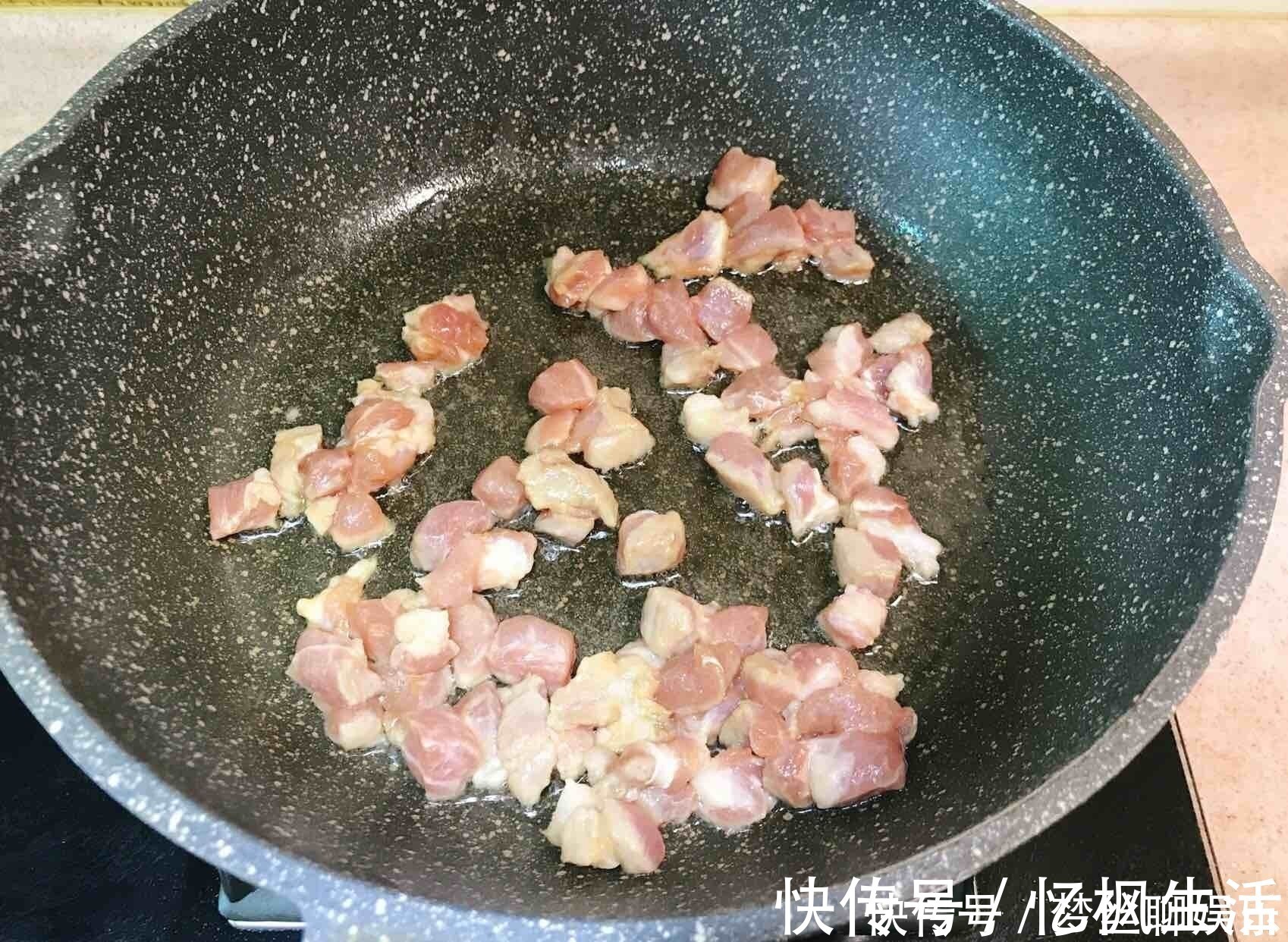 宿便|这菜是天然“洗肠草”，杀菌清肠道，隔三差五吃，排出宿便一身轻