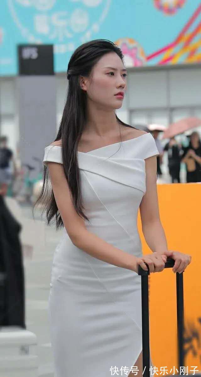 过膝连衣裙 连衣裙穿出优雅感,突显美丽曲线,很有时尚气质