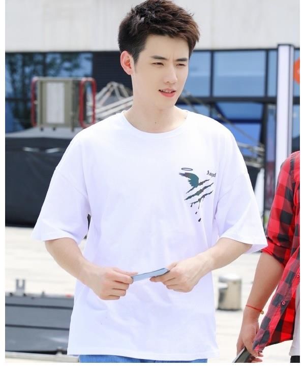 任豪|R1SE成員最新路透，何洛洛任豪超帥氣，周震南翟瀟聞魅力十足