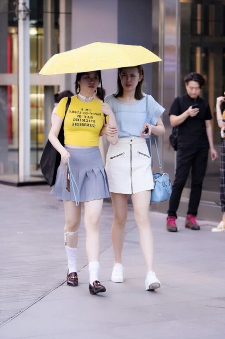 渔夫帽|路人街拍,普通的着装要凸显独到设计,显得更加有品位