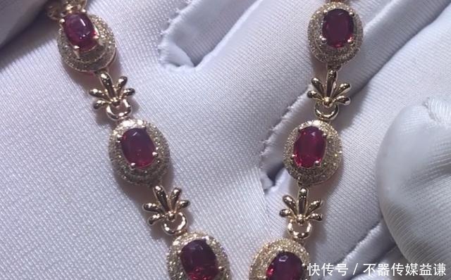 玫瑰金|七颗红宝石,玫瑰金镶嵌成项链,佩戴效果很优雅