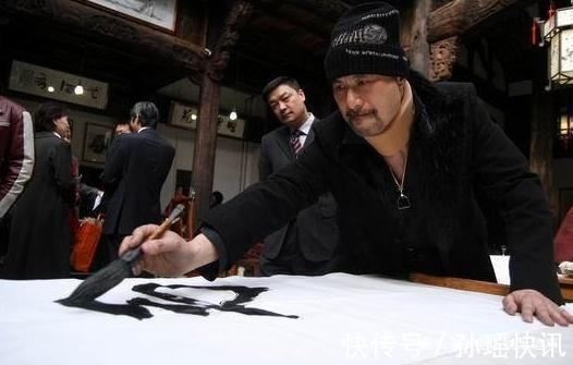 微博@65岁刘晓庆书法造诣颇深,时常晒出个人书法作品