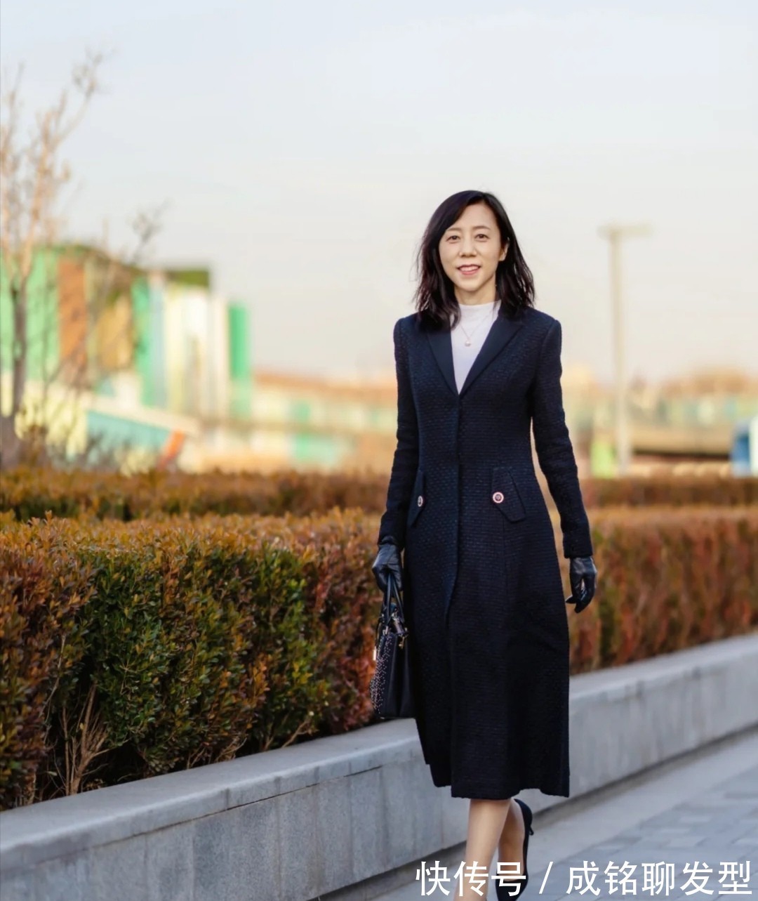 长大衣 不用刻意装嫩扮少女,这些四十岁+女人的穿搭好看又高级,超有范