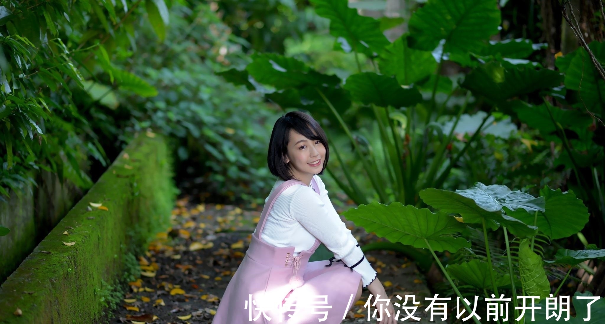 吊带裙|清新淡雅，冰丝针织衫搭配吊带裙，穿出优雅帅气的风格，气质怡人