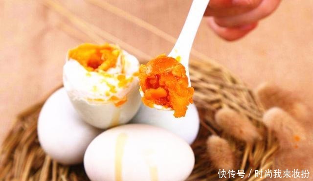 腌制鸭蛋时|2种正宗咸鸭蛋的商用配方,用料都精确到克,保证各个流油还不咸