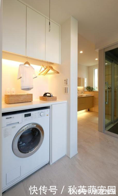 晾衣杆|国内阳台晒满衣服,家里来人太尴尬!不如学国外隔个洗衣房,好用