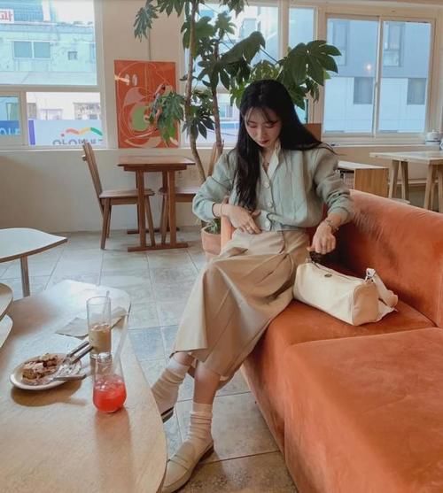 衬衫 + 衬衫，衬衫 + 薄外套，今春照着穿，稳赢