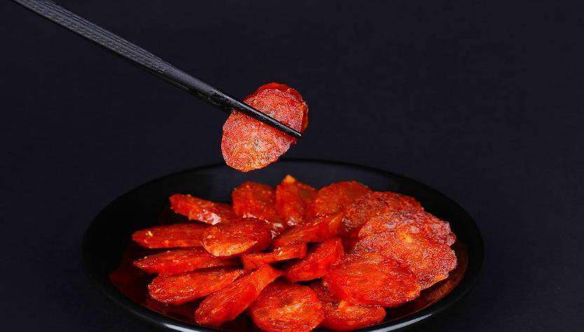 冰箱中放了一年的腊肉和香肠,还能吃吗?幸亏知道的早,涨知识了