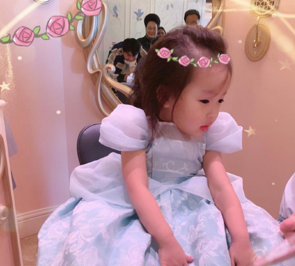 秦昊女儿小米粒逆袭式长大,长相更像伊能静:真是女大十八变!