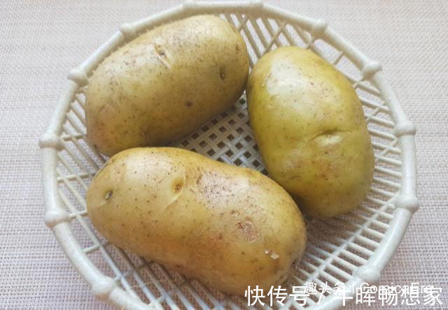 土豆|简单的三个土豆，一把淀粉，让你的下午充满幸福感，去试试吧！