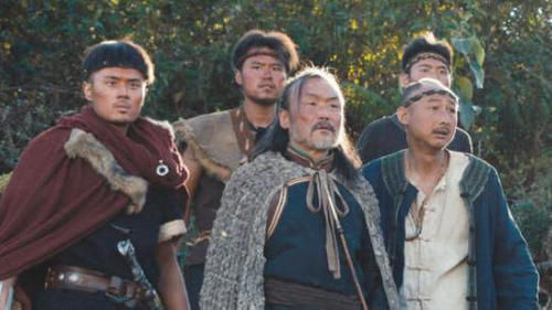 天下霸唱|《云南虫谷》的村民不停给铁三角送盒饭这剧情要看不下去了