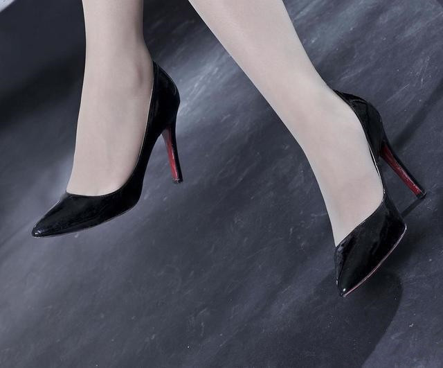 气质出众 细跟高跟鞋简洁而不单调,气质出众更加百搭