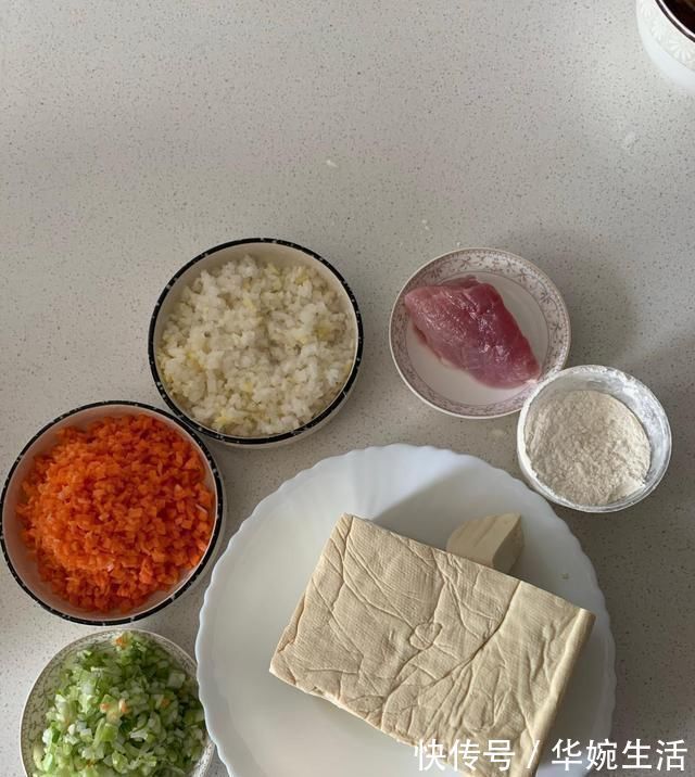 好吃|外酥里嫩的豆腐丸子原来做起来这么简单，家人都说好吃