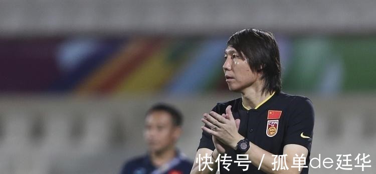 馬德興|凌晨2點！資深記者再現爭議報道國足李鐵遭質疑，球迷罵聲一片