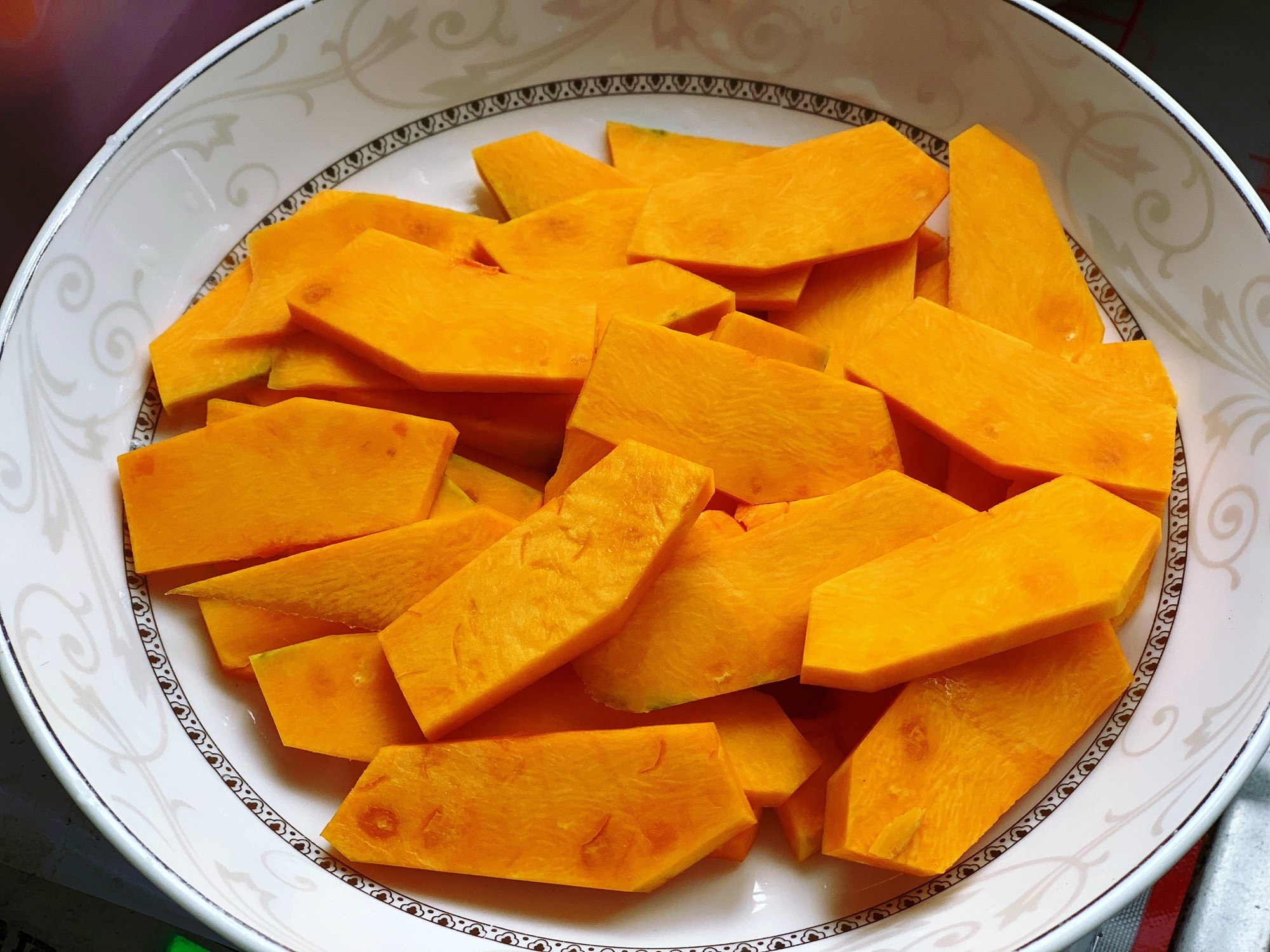 家里有南瓜的这样吃，做成一个个小馒头，营养高孩子喜欢