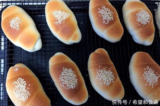 韧性|牛角夹心小面包就这样做,松软香甜,放两天也不硬,孩子超级爱吃