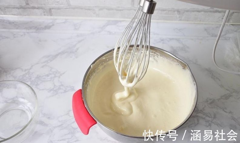 蜂蜜蛋糕|四个鸡蛋一碗面粉，做出妈妈爱吃的蜂蜜蛋糕，的确是小时候的味道