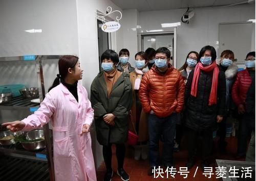 幼儿园|交着天价伙食费,孩子却吃着贫民餐,宝妈怒了:钱都花哪去了?