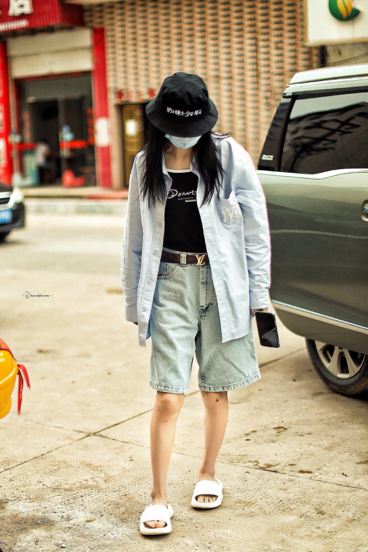 小姐姐|霍汶希带火了一种穿法,叫“衬衫+阔腿裤”,干练利落又有气场