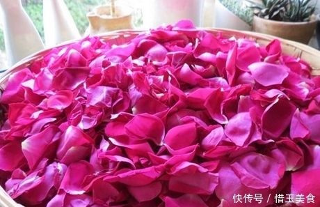 玫瑰花桂圆粥,母亲节做一碗送妈妈,美容又养颜,妈妈一定喜欢