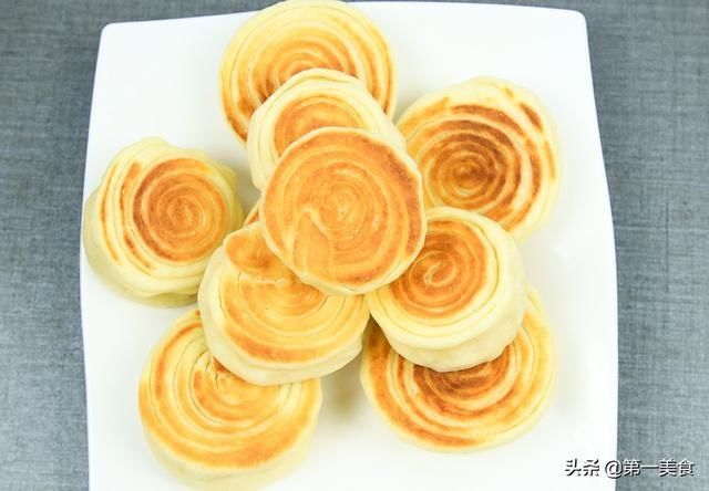 松软|一碗面粉，一包牛奶，快速做出奶香盘阳饼，香甜松软，奶香四溢