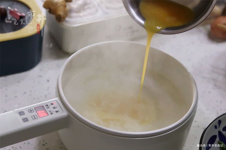做紫菜蛋花汤,很多人第一步就搞错,清汤寡水,难怪不好喝