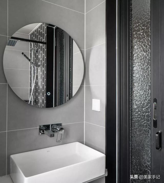 玄关|40㎡你觉得小她却改成2室1厅外加1个衣帽间,全屋复古高级晒晒