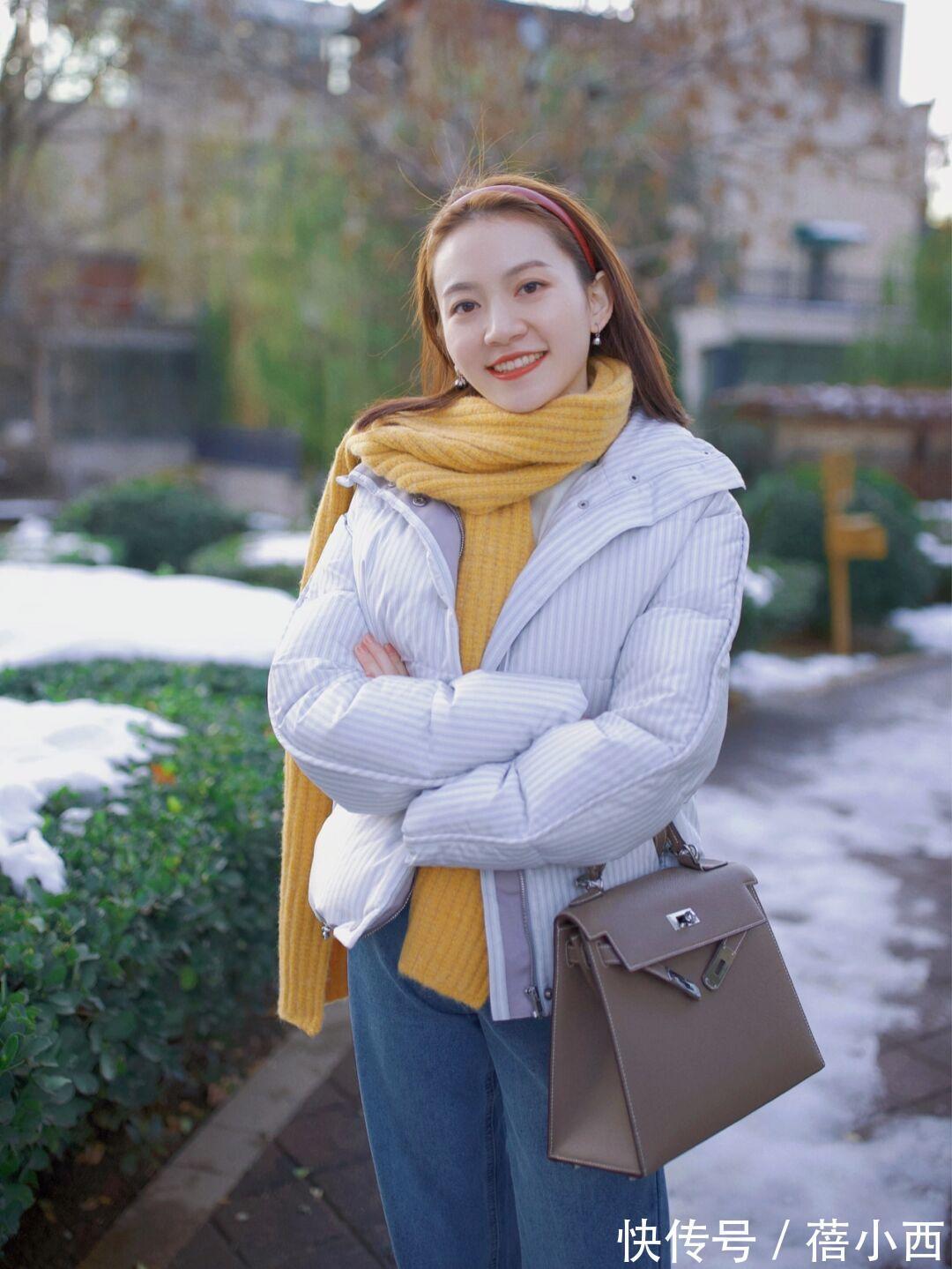 毛衣|冬季要靠“羽绒服”打造时尚感,选这4个款来穿搭,高级又显气质