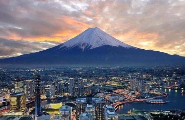 喷发|一场空前的灾难来临，沉睡300年的富士山苏醒，东京或难逃一劫
