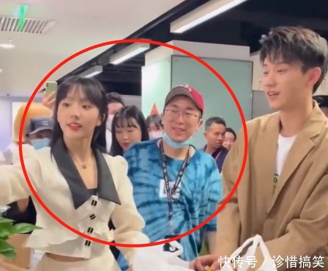 苏晓彤|《御赐小仵作》直播扫楼,楚瑜CP营业,苏晓彤身高让人看愣了