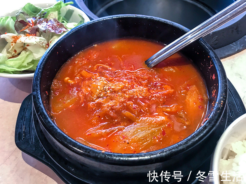 厨房|下厨房｜泡菜做的汤，是夏季里大口吃饭的密码