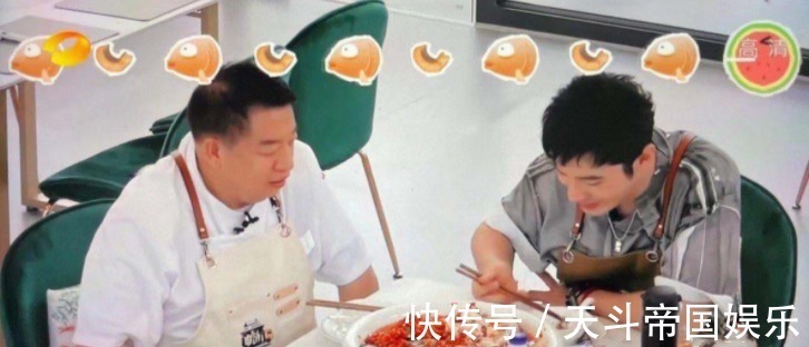 黃曉明罕見(jiàn)家中做飯,卻被調(diào)侃賣相一般,真的只做到了“能頂餓”