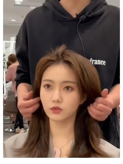 马董|《心动4》洪成成去剪发,意外暴露真实牙形,难怪被马子佳拒绝