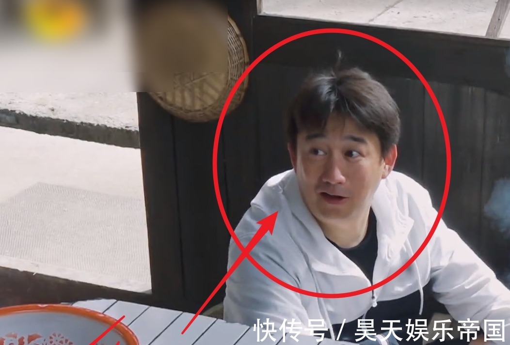 彭昱畅|乔杉打呼噜惊醒众人，何炅的反应引热议，真实情商如何很显然