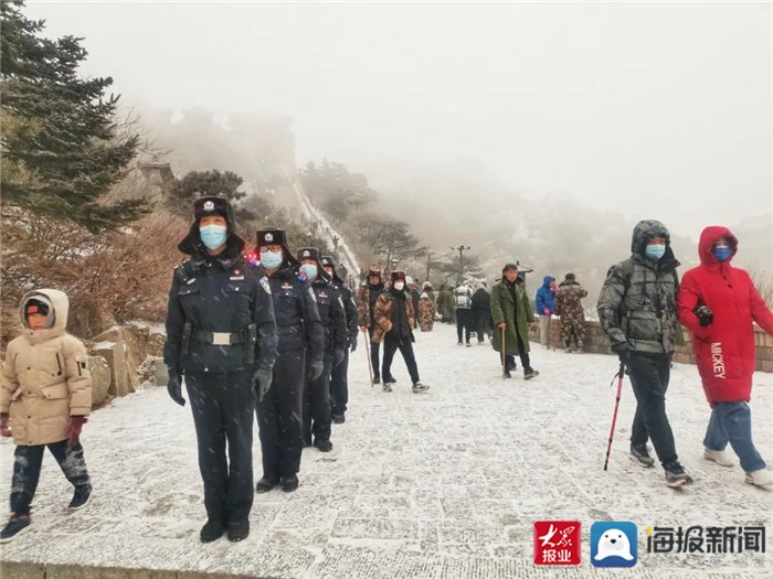 岱顶之上瑞雪贺春&飞雪迎春 泰安迎来虎年第一场雪