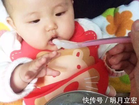 水苏糊糊|3种辅食最伤娃,耽误孩子长个发育,别再给娃吃了,宝妈长点心