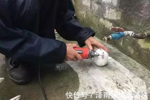 过年家里有“酒瓶”,教你10分钟做“花盆”,比买的还“好看”