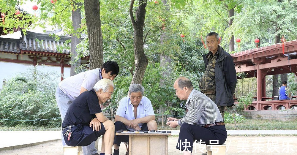 健康|建议中老年人,有钱少买保健品,“常吃6样,做3事”,健康又长寿